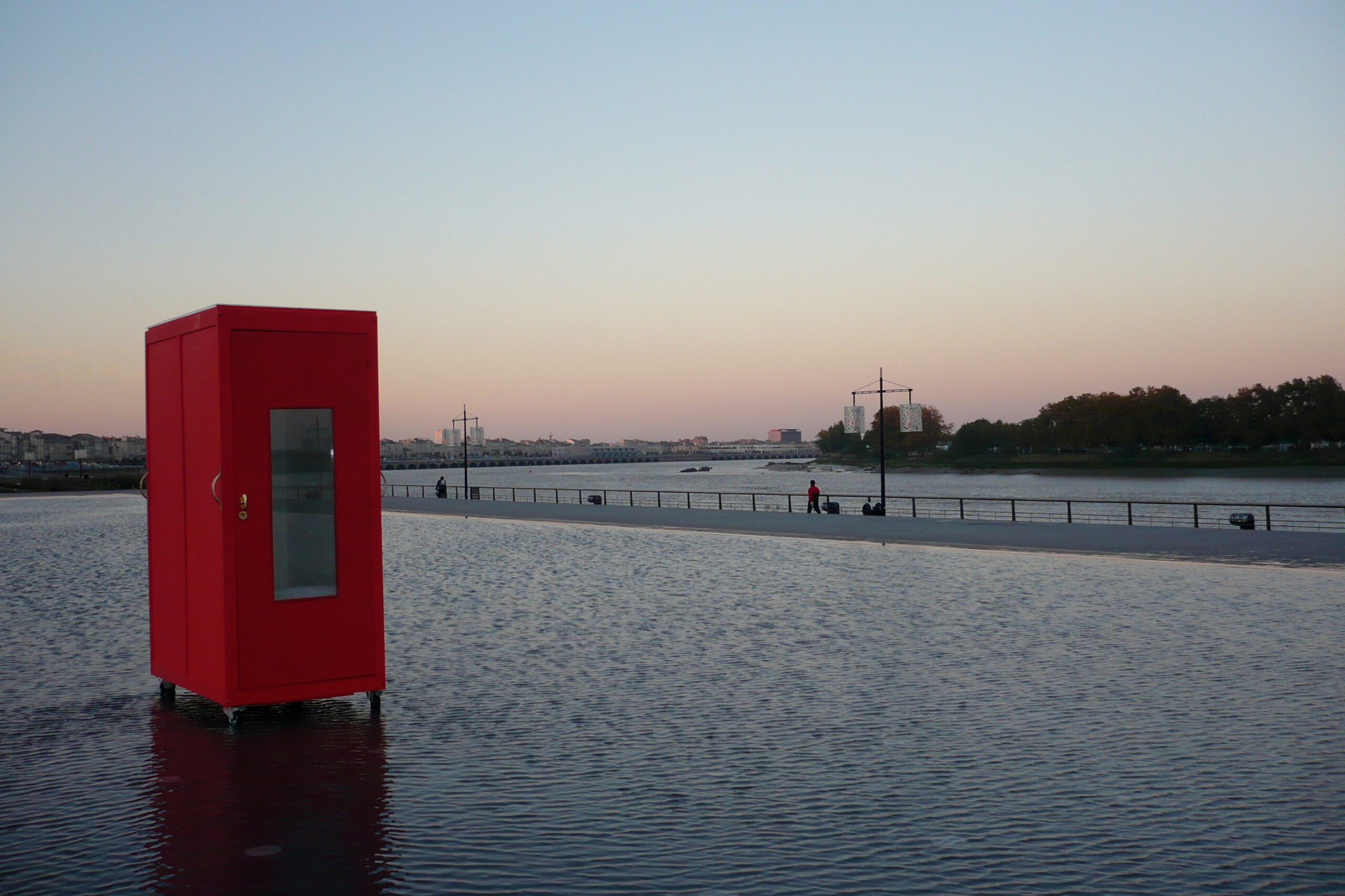 Tinbox #1 - Miroir d'eau à Bordeaux, 2007